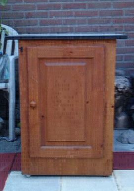 Kast met hardstenen werkblad